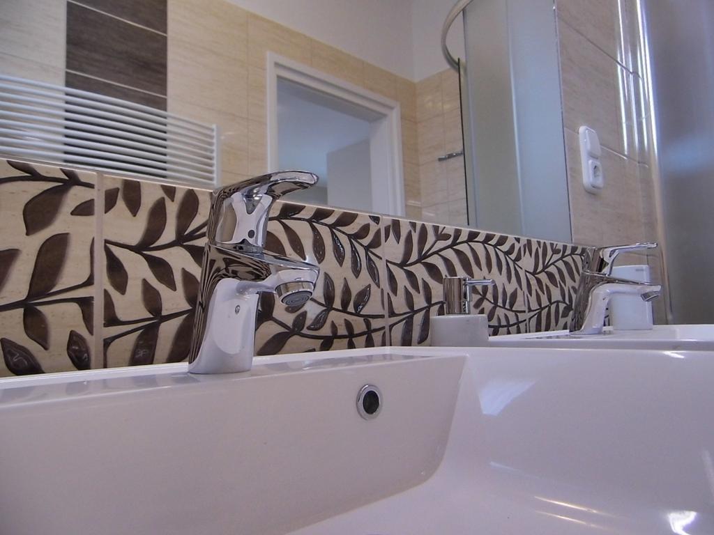 Alfa Apartman Sárvár 客房 照片